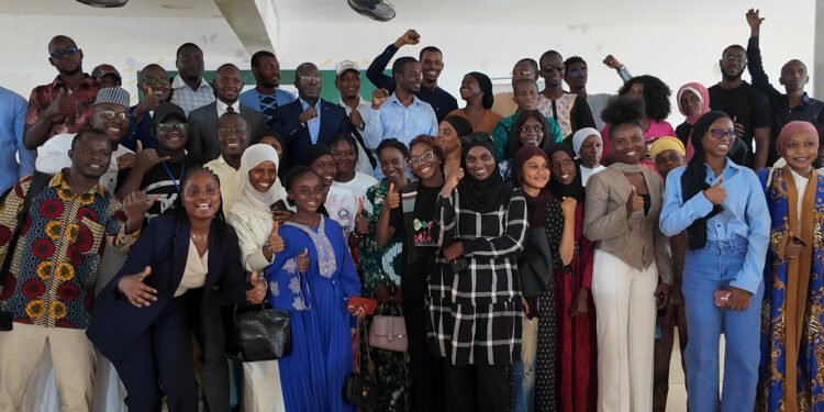 Maison des jeunes de Kipé : ABLOGUI initie un dialogue entre jeunes de l’axe et autorités autour des enjeux de paix et d’employabilité