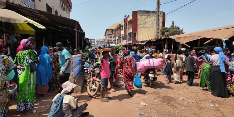 Conakry : l’émission d’un nouveau billet de 50 000 GNF inquiète et divise les citoyens