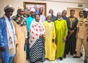 Problèmes d’électricité et d’accès à l’eau potable à Boffa : le préfet et le patriarche reçus par le Premier ministre