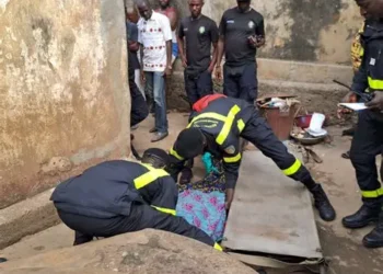 Conakry :  A kipé ,  le corps d’un jeune homme découvert dans un caniveau, porteur de 50 dollars