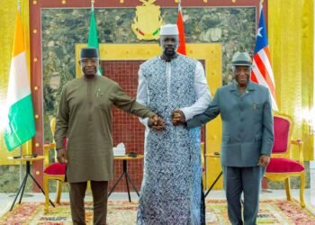 Sommet sur les différends frontaliers : Mamadi Doumbouya aux côtés de ses homologues du Libéria et de la Sierra Leone