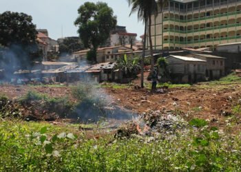 Conakry : les populations de Kaporo et Démoudoula menacées par l’avancée du bras de mer