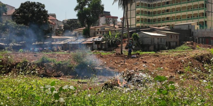 Conakry : les populations de Kaporo et Démoudoula menacées par l’avancée du bras de mer