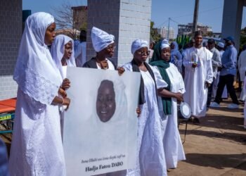 Levée de corps de Hadja Fatou Dabo : le ministre Mourana Soumah rend un dernier hommage émouvant à sa chère mère.