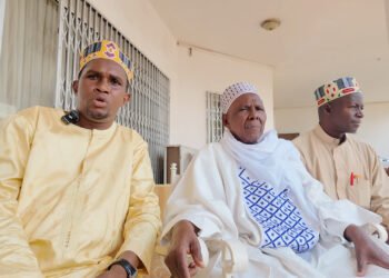 Clôture du Saint Coran chez Elhadj Amadou Kourou Diallo : Thierno  Nouhou Diallo salue l’initiative et formule des prières pour le pays