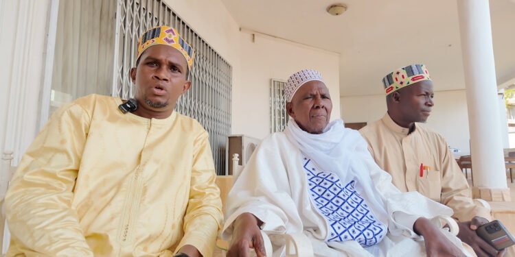 Clôture du Saint Coran chez Elhadj Amadou Kourou Diallo : Thierno  Nouhou Diallo salue l’initiative et formule des prières pour le pays