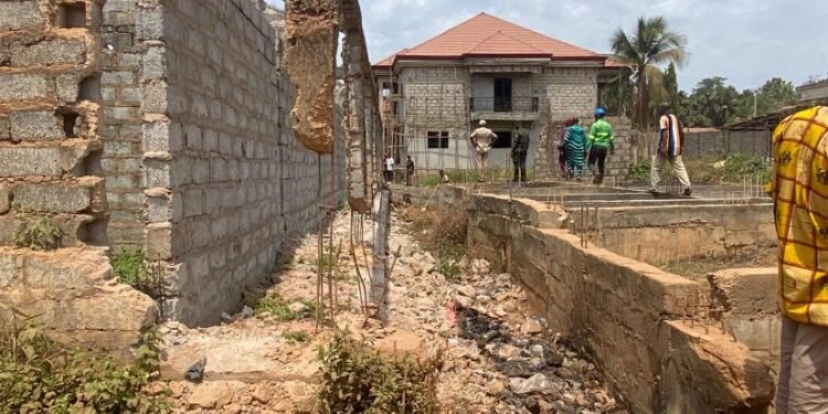 Dubréka : le préfet alerte sur les occupations anarchiques des zones d’évacuation des eaux à Tanènè