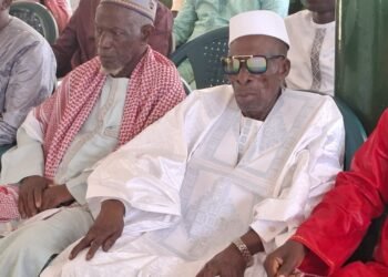 Symposium de Toumba à l’hôpital Ignace Deen : la famille déjà sur place, dans l’attente de la restitution du corps.