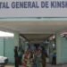 Kinshasa : vive indignation après la diffusion d’une vidéo montrant un médecin agressant une patiente.
