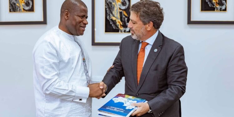 Partenariat stratégique : le ministre Ismaël Nabé reçoit le coordonnateur résident des Nations Unies en Guinée