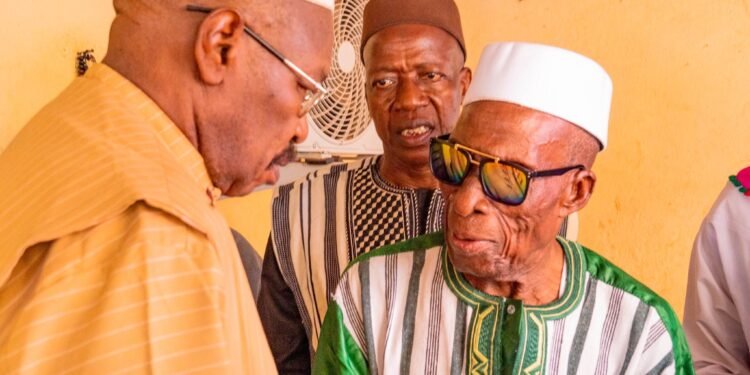 Décès de Toumba : Ousmane Kaba rend visite à la famille endeuillée