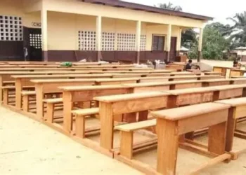 Éducation : vers la fabrication de 200 000 tables-bancs pour réduire le déficit dans les écoles