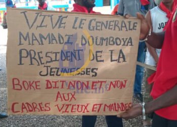Boké : mobilisation de jeunes à la préfecture contre la candidature des “anciens”