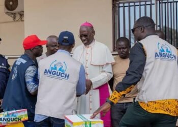 Conakry : remise de fonds aux sinistrés de l’éboulement de Manéah par le DG de l’ANGUCH
