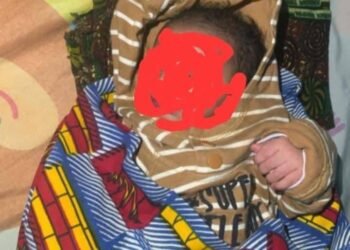 Kindia : un nouveau-né abandonné devant une concession familiale