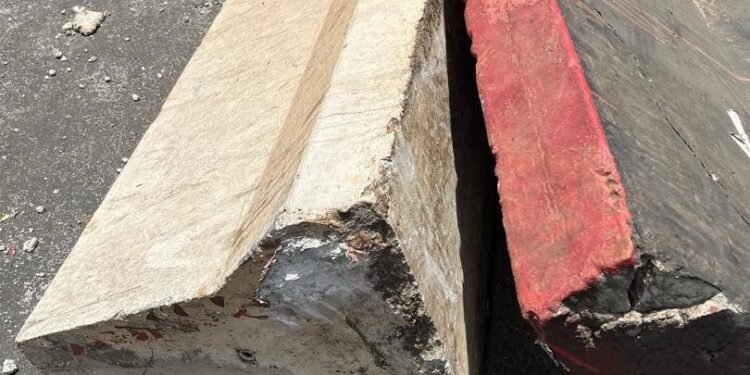 Incident au pont 8 Novembre : un minibus endommage l’ouvrage suite à une défaillance technique