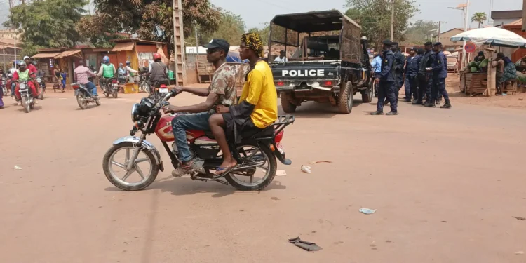 Kindia : un motard grièvement blessé lors d’une attaque armée entre Sambaya et Wondy