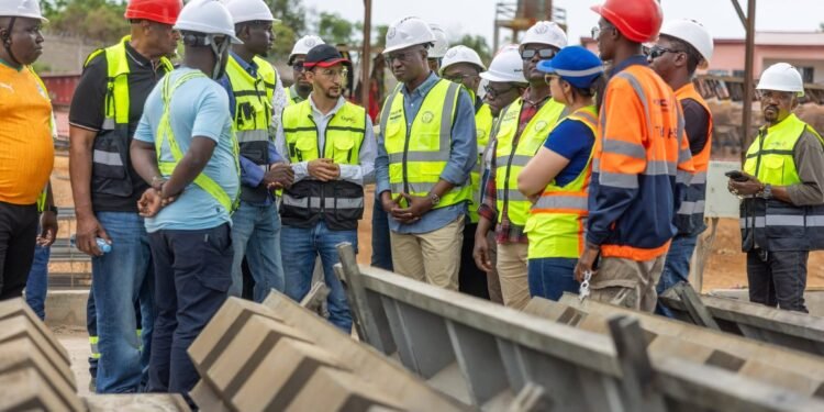 Kankan : le ministre de l’Énergie évalue l’avancement des travaux d’électrification de la région