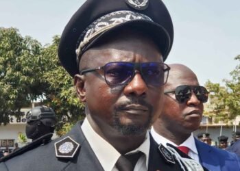 Conakry : la Police nationale accorde 24 heures aux propriétaires de véhicules mal stationnés à Kaloum