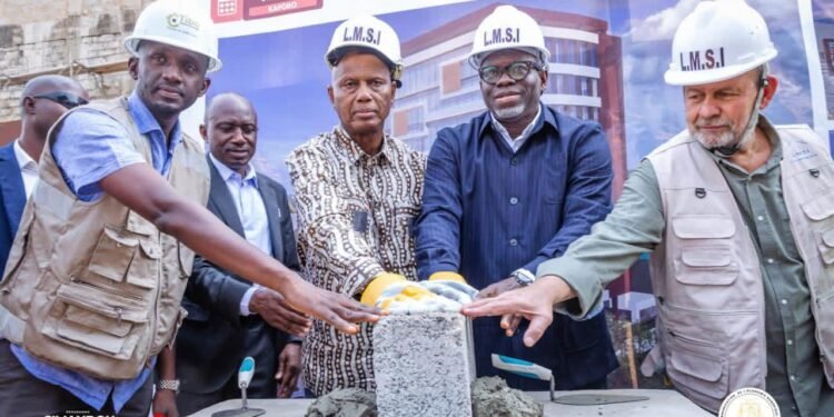 Koloma : première pierre posée pour Simandou TV et le siège combiné FADEM-Horoya-AGP Radio rurale