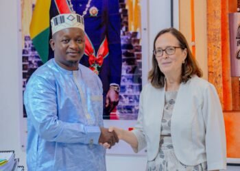 Conakry : le ministre Moussa Moïse Sylla échange avec la diplomate américaine en vue d’une coopération culturelle