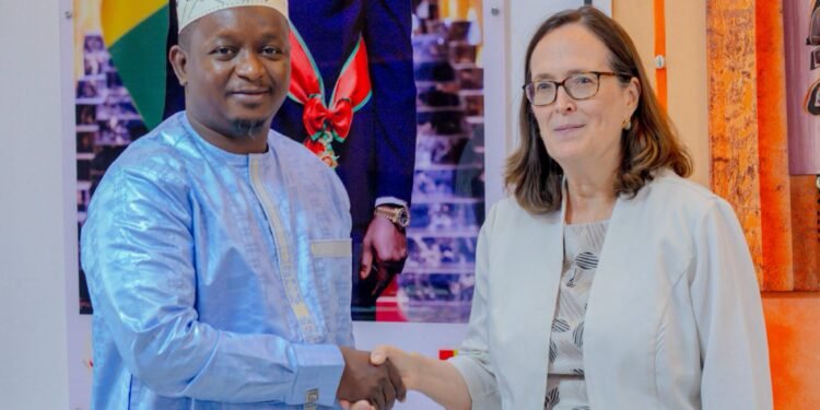 Conakry : le ministre Moussa Moïse Sylla échange avec la diplomate américaine en vue d’une coopération culturelle
