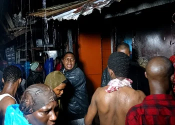 Matoto : un violent incendie ravage cinq boutiques, près de 70 millions GNF de marchandises réduits en cendres