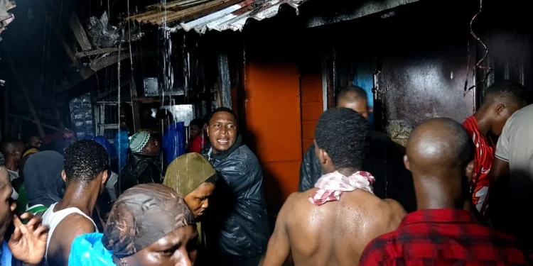 Matoto : un violent incendie ravage cinq boutiques, près de 70 millions GNF de marchandises réduits en cendres
