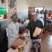 Sous le haut patronage des sages de Mamou, l&rsquo;Association des Ressortissants de Niagara (ARENA), dirigée par Elhadj Nouhou Diallo, a organisé, ce dimanche, au Groupe scolaire Les Diplomates de Wanindara, une cérémonie de remise de satisfécits aux élèves ressortissants de Niagara admis au baccalauréat, en reconnaissance de leurs brillants résultats.Cette initiative, qui vise à promouvoir l&rsquo;excellence et à encourager la jeunesse à poursuivre ses efforts, a réuni de nombreux ressortissants de Niagara, des parents d&rsquo;élèves ainsi que plusieurs invités venus célébrer les nouveaux bacheliers.Dans son allocution, le président de l&rsquo;ARENA, Elhadj Nouhou Diallo, a insisté sur l&rsquo;importance du savoir comme principal levier de développement. Il a rappelé que l&rsquo;éducation constitue la plus grande richesse qu&rsquo;une communauté puisse offrir à sa jeunesse, expliquant que c&rsquo;est cette conviction qui a motivé l&rsquo;association à récompenser les fils et filles de Niagara qui se sont distingués au baccalauréat.Au-delà de l&rsquo;encouragement des élèves, Elhadj Nouhou Diallo a également annoncé une contribution symbolique d&rsquo;un million de francs guinéens, au nom de l&rsquo;ARENA, afin de lancer les premières démarches en vue de la réhabilitation des pistes rurales de Niagara, dans le but de désenclaver la sous-préfecture. Cette initiative s&rsquo;inscrit dans la volonté de contribuer au développement de la localité, confrontée à un manque criant d&rsquo;infrastructures et de services de base.Cette annonce a été chaleureusement accueillie par les ressortissants de Niagara présents à la cérémonie. Les fils et filles de la sous-préfecture ont salué l&rsquo;engagement constant d&rsquo;Elhadj Nouhou Diallo en faveur du développement de Niagara depuis son élection à la tête de l&rsquo;Association des Ressortissants de Niagara.Plusieurs intervenants ont exprimé leur satisfaction face aux actions entreprises par l&rsquo;ARENA, estimant qu&rsquo;elles traduisent une volonté réelle d&rsquo;accompagner le progrès de Niagara, tant sur le plan éducatif que socio-économique.À travers cette double initiative, consistant à récompenser l&rsquo;excellence scolaire et à soutenir un projet de développement local, l&rsquo;ARENA réaffirme sa détermination à contribuer au rayonnement de Niagara et à mobiliser ses ressortissants autour d&rsquo;une vision commune de progrès, de solidarité et de développement.
