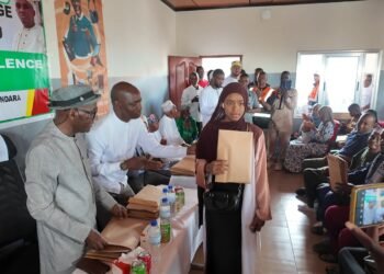 Conakry : l&rsquo;Association des Ressortissants de Niagara, dirigée par le cambiste Elhadj Nouhou Diallo, honore les lauréats de la sous-préfecture admis au baccalauréat
