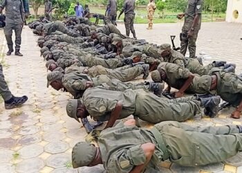 Burkina Faso : la junte impose désormais une formation militaire aux journalistes