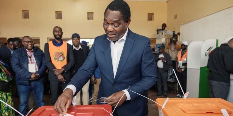 Zambie : le président sortant Hakainde Hichilema réélu dès le premier tour avec 60 % des voix