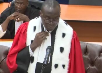 Décret : l’ancien magistrat Algassimou Diallo perd sa distinction de l’Ordre national du mérite
