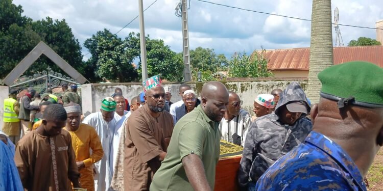 Labé : l’épouse d’Elhadj Saifoulaye Diallo  inhumée au mausolée de Karamoko Alpha mo Labé