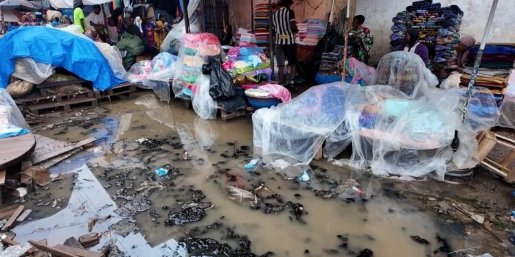 Marché de Madina : les commerçantes face aux difficultés liées aux pluies