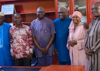 Boké : Lamine Guirassy rend visite au nouveau maire Bassekou Amirou Dramé, après 17 ans de collaboration