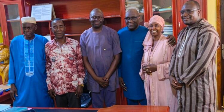 Boké : Lamine Guirassy rend visite au nouveau maire Bassekou Amirou Dramé, après 17 ans de collaboration