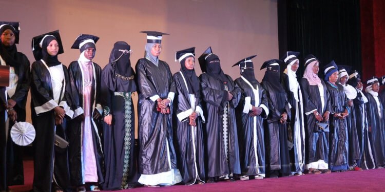 Palais du Peuple : Elhadj Nouhou Diallo, invité d’honneur à la cérémonie de remise de diplômes de 300 jeunes stylistes