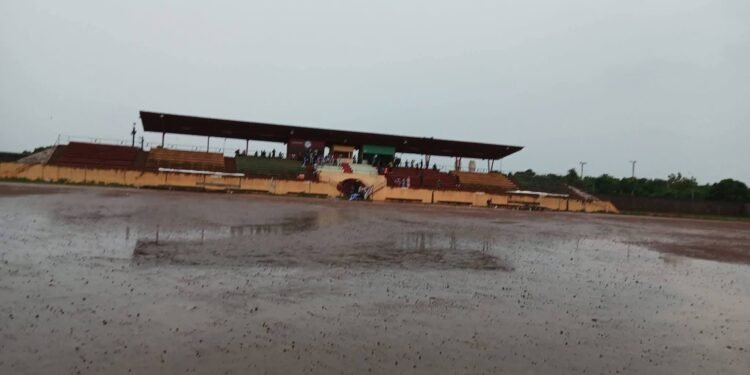 Sangarédi : le stade Gassim Hilal sous les eaux, les sportifs lancent un cri de détresse