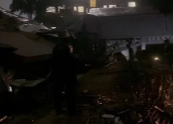 Hafia 1 : un immeuble R+5 s’effondre sur une villa, les secours mobilisés