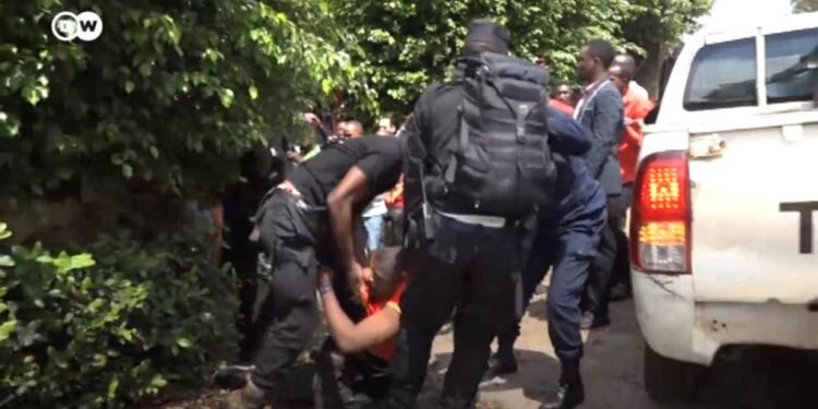 Arrestation de l’activiste Bella Bah : une plainte de l’imam Mamadou Saliou Camara évoquée