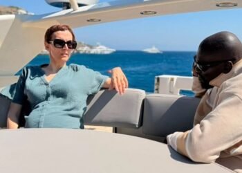 Image du jour : le président Mamadi Doumbouya entame ses vacances aux côtés de son épouse