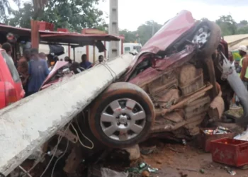 Dubréka : un spectaculaire accident à Kenendé Plateau cause d&rsquo;importants dégâts matériels, le conducteur du camion en fuite