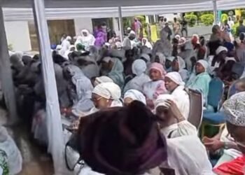 Hommage à Hadja Andrée Touré : le Premier ministre et plusieurs membres du gouvernement réunis aux Cases de Bellevue 