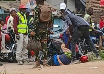 Kisangani (congo) : un conducteur de taxi – moto chute de son engin après avoir consommé du Tramadol
