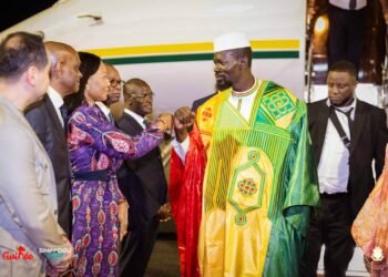 Visite d’État en Côte d’Ivoire : Mamadi Doumbouya accueilli à Abidjan par les autorités ivoiriennes et la communauté guinéenne