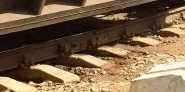 Conakry : des rails en mouvement inquiètent à l’entrée du Bloc des Professeurs