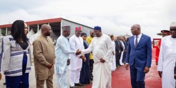Coopération bilatérale : le président Adama Barrow quitte Conakry après une visite officielle