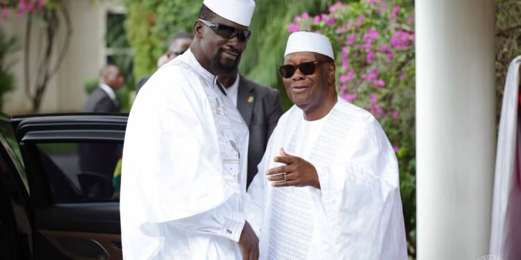 Visite de  Mamadi  Doumbouya à Abidjan : les deux Présidents s’engagent à  renforcer leur coopération