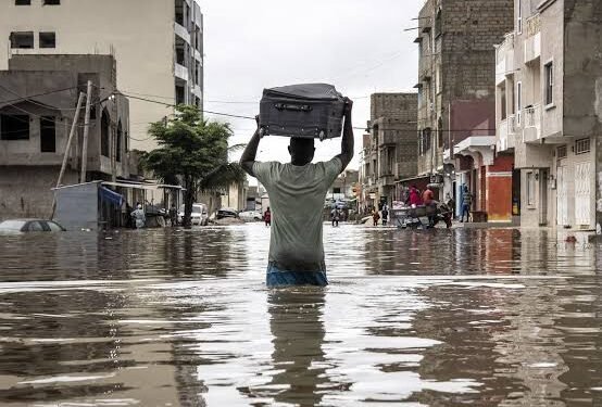 Inondations à Dakar : les fortes pluies paralysent plusieurs grands axes routiers
